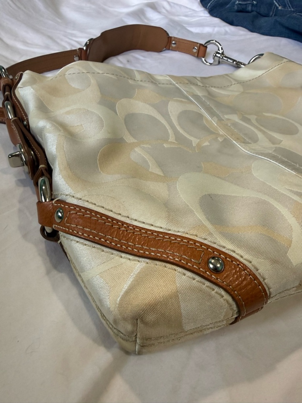 GUC Coach Carly Cream Signature Tan Leather Hobo Turn Lock Y2K Shoulder Bag - Picture 3 of 8